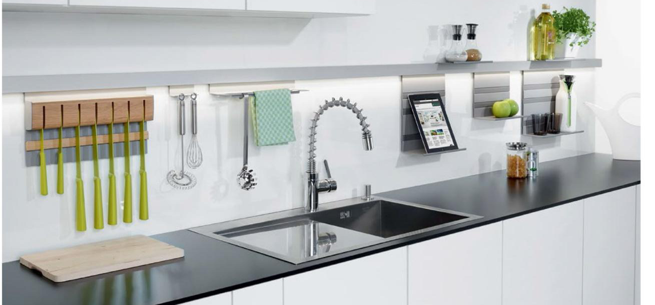  Dễ dàng lắp thêm nhiều khay, kệ với phụ kiện treo tường - Thanh nhôm gắn tường Hafele 521.00.006 tại Khánh Vy Home