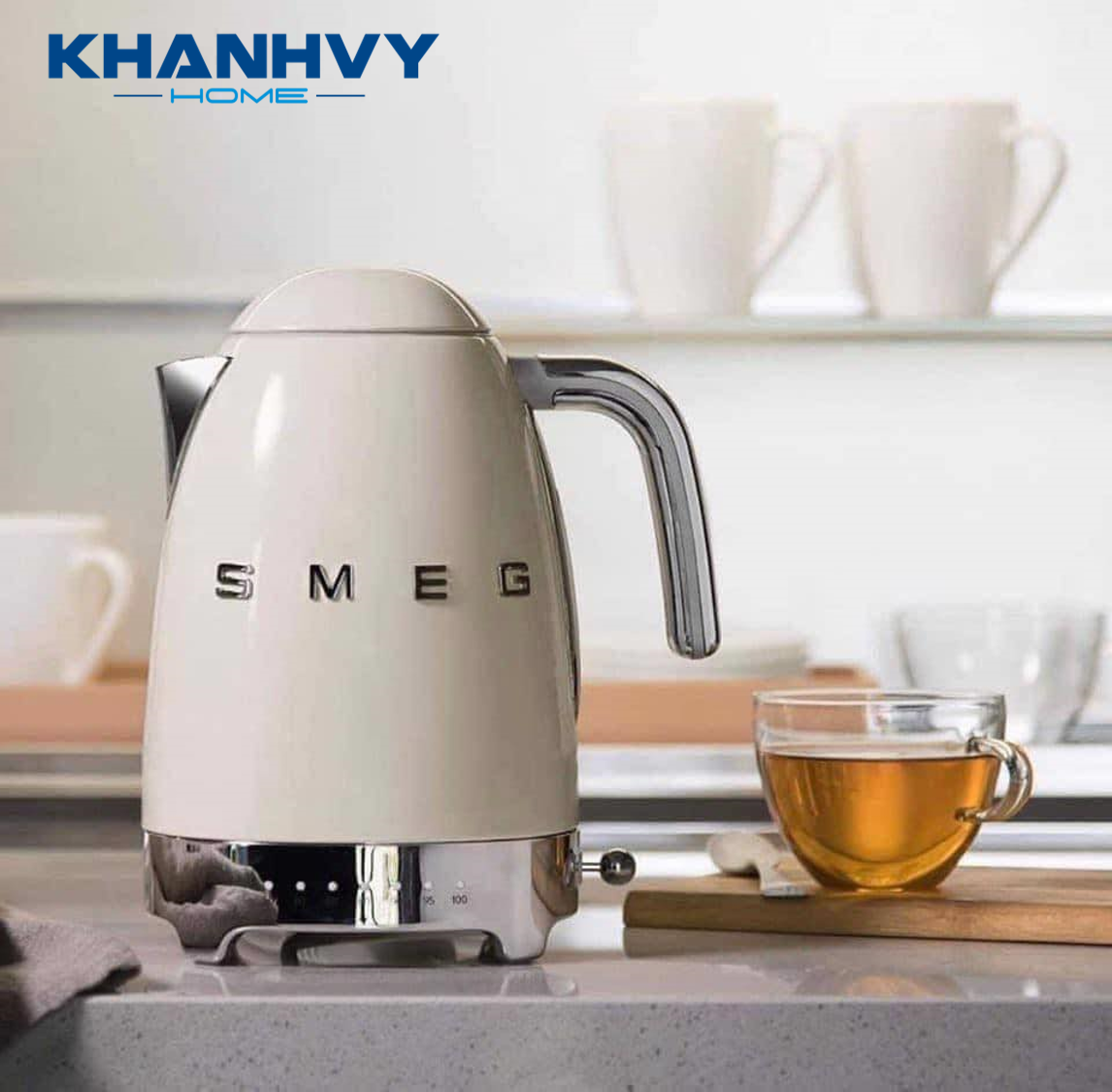 Ấm đun nước SMEG KLF03CREU 535.43.675 sở hữu thiết kế sang trọng và hiện đại, dễ dàng đáp ứng nhu cầu đun nước nóng nhanh cho gia đình 2 – 4 người