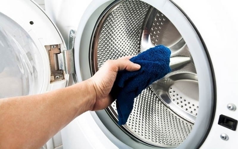 Vệ sinh lồng sấy thường xuyên giúp máy bền lâu hơn