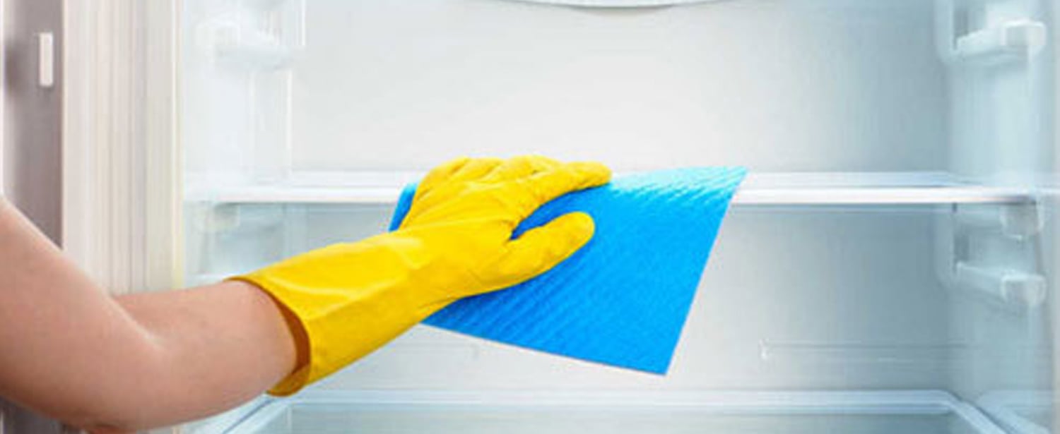 Vệ sinh định kỳ giúp tủ đông luôn vận hành tốt và an toàn cho sức khỏe người dùng.