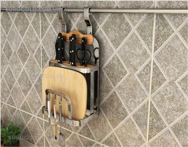 Dao thớt được sắp xếp ngăn nắp với kệ để dao thớt inox 304 EV228 tại Khánh Vy Home
