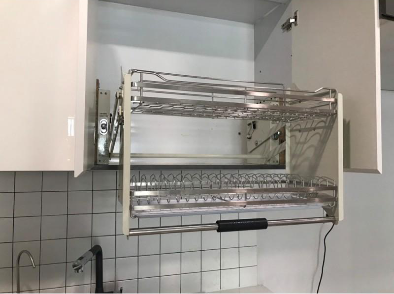Kệ chén dĩa di động EUI160 tại Khánh Vy Home có thể nâng lên hạ xuống linh hoạt