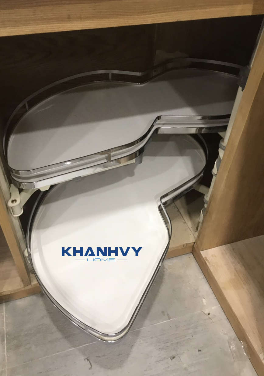 Mâm xoay hình lá M0202L/R tại Khánh Vy Home tận dụng được các góc khuất của tủ bếp