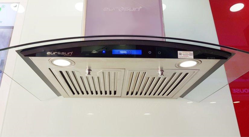Máy hút mùi Eurosun EH-90K15E có thể điều khiển từ xa tiện lợi