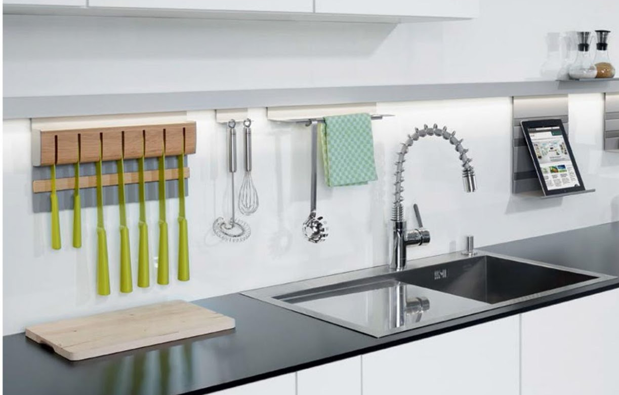 Giá treo khăn Hafele 521.01.571 tại Khánh Vy Home giúp lưu trữ khăn làm bếp gọn gàng, thẩm mỹ