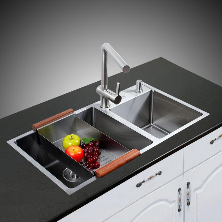 Chậu rửa inox là chậu rửa kim loại không gỉ, ít bị biến màu và có độ dẻo cao