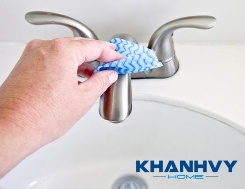 Vệ sinh vòi nước inox 