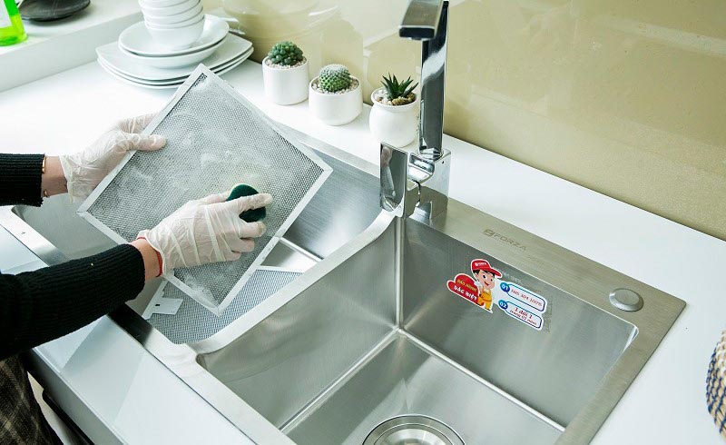  Vệ sinh lưới lọc thường xuyên