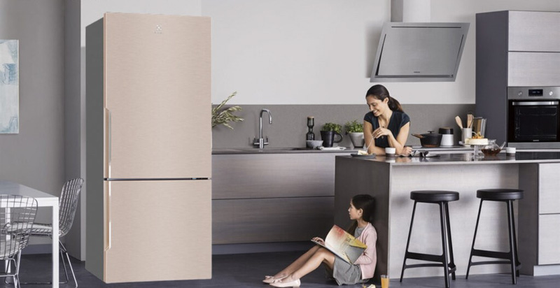 Tủ lạnh Electrolux 421L EBE4500B-G với thiết kế sang trọng