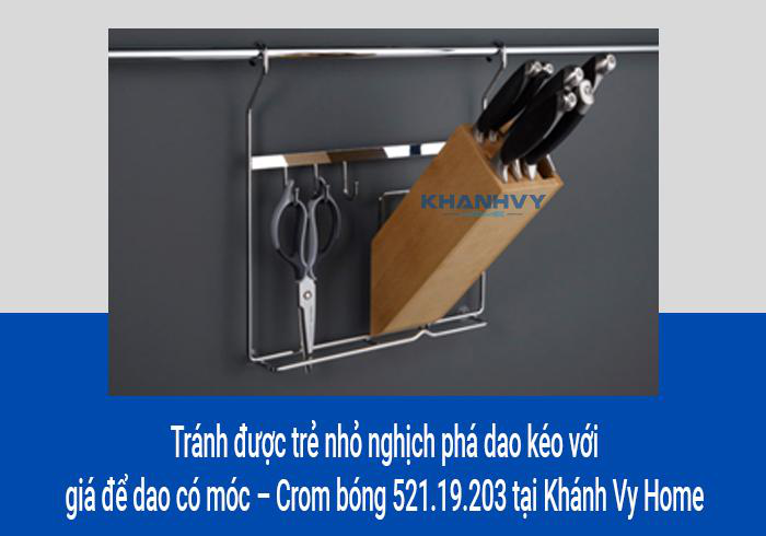 Tránh được trẻ nhỏ nghịch phá dao kéo với giá để dao có móc – Crom bóng 521.19.203 tại Khánh Vy Home