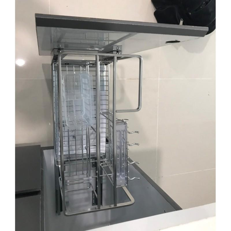 Kệ dao thớt nan dẹt inox mờ, ray giảm chấn EP20 tại Khánh Vy Home có thiết kế nhiều ngăn giúp lưu trữ vật dụng tiện lợi