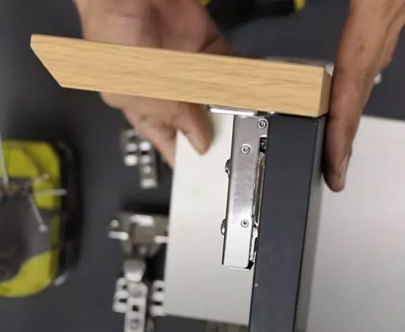 Lựa chọn sử dụng Bản lề giảm chấn Hafele Inox 304 lọt lòng 315.06.752