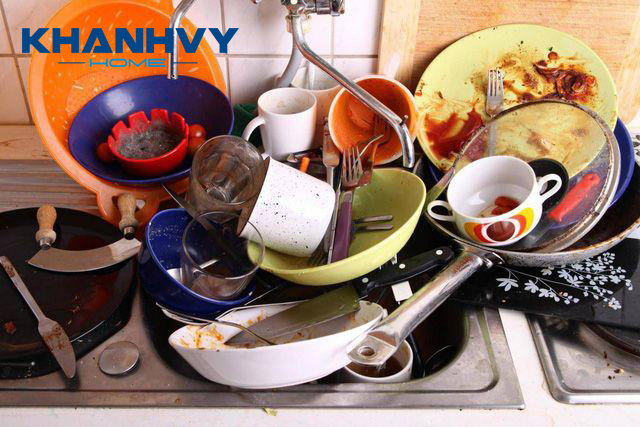 Để chén đĩa bẩn lộn xộn làm lây nhiễm chéo vi khuẩn gây hại