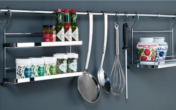 Kệ đựng gia vị 2 tầng – Chrom bóng 521.19.221 tại Khánh Vy Home như một vật trang trí góp phần nâng tầm không gian bếp