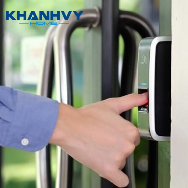 Khóa cửa bằng vân tay