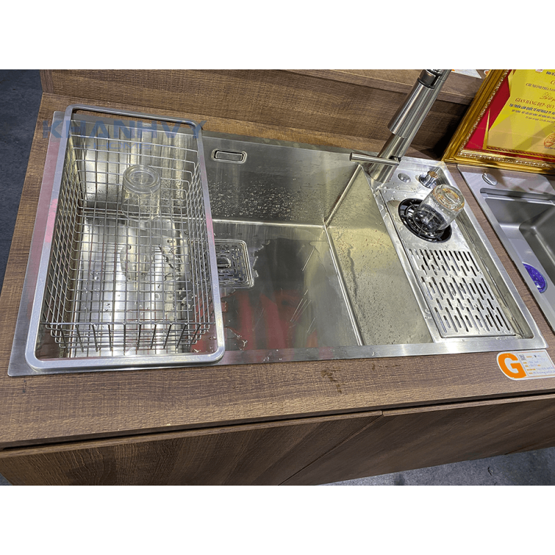 Chậu rửa 1 hố to có máy rửa cốc, chén Garis Megkel MS11.82