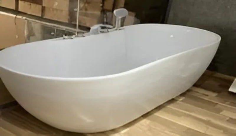 Bồn tắm Maamo MA-2418 ovan gắn sen vòi