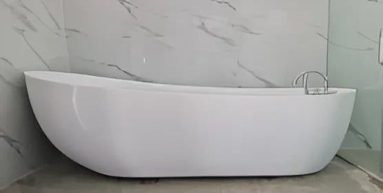 Bồn tắm cá heo Maamo MA-2429SV gắn sen vòi