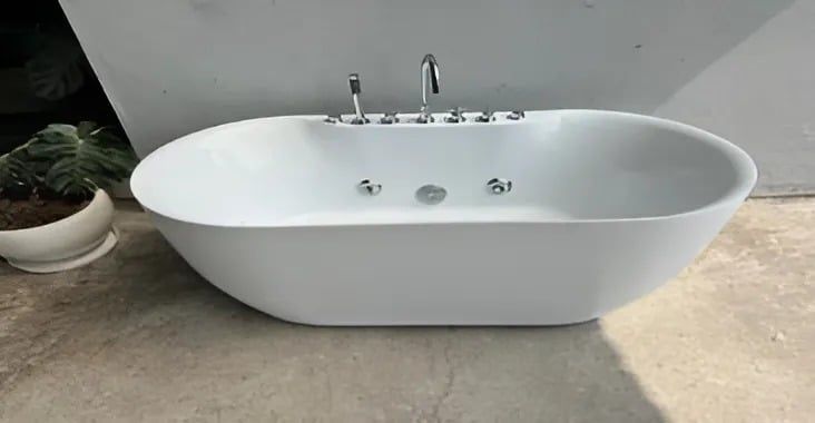 Bồn tắm thỏi vàng Maamo MA-2423SVMS thành mỏng gắn sen vòi tà hệ thống massage