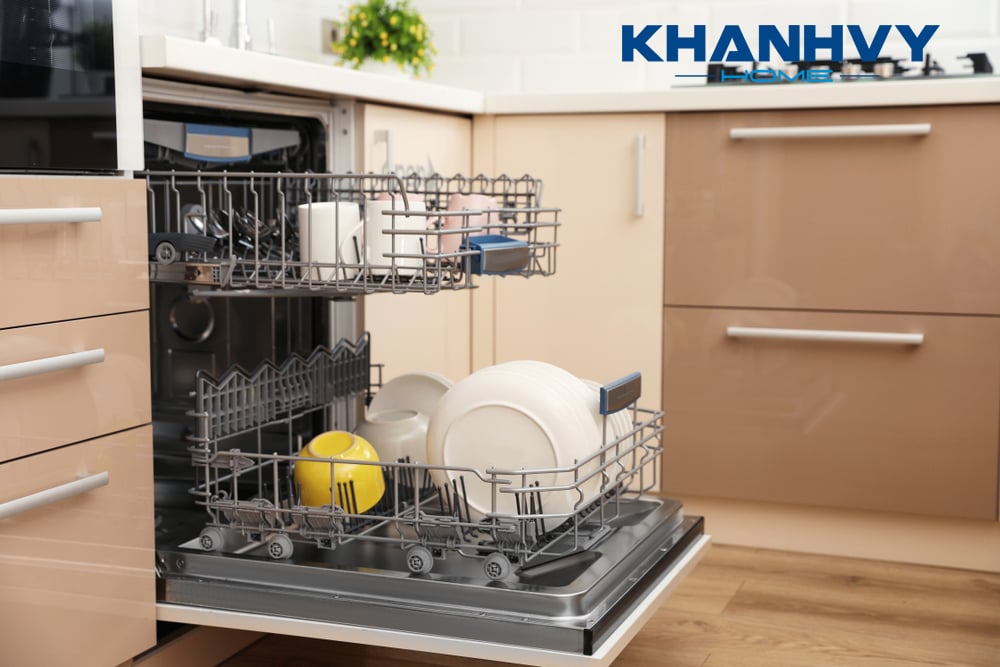 Máy rửa bát dung tích càng lớn thì khoang máy càng rộng, xếp được càng nhiều bát đĩa