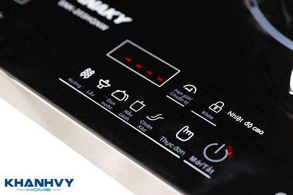 Bảng điều khiển ngay trên bếp tiện lợi