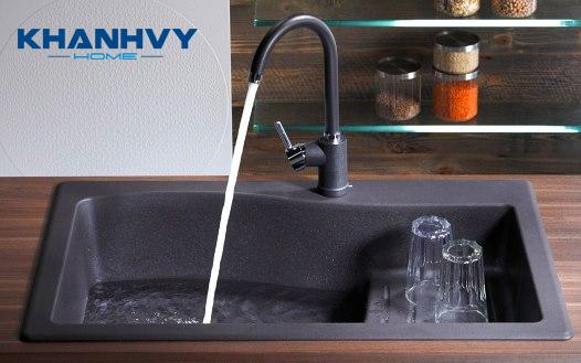 Luôn rửa lại chậu với nước sạch sau khi vệ sinh bằng chất tẩy rửa