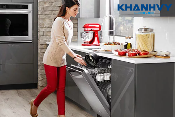Máy rửa chén tiết kiệm thời gian