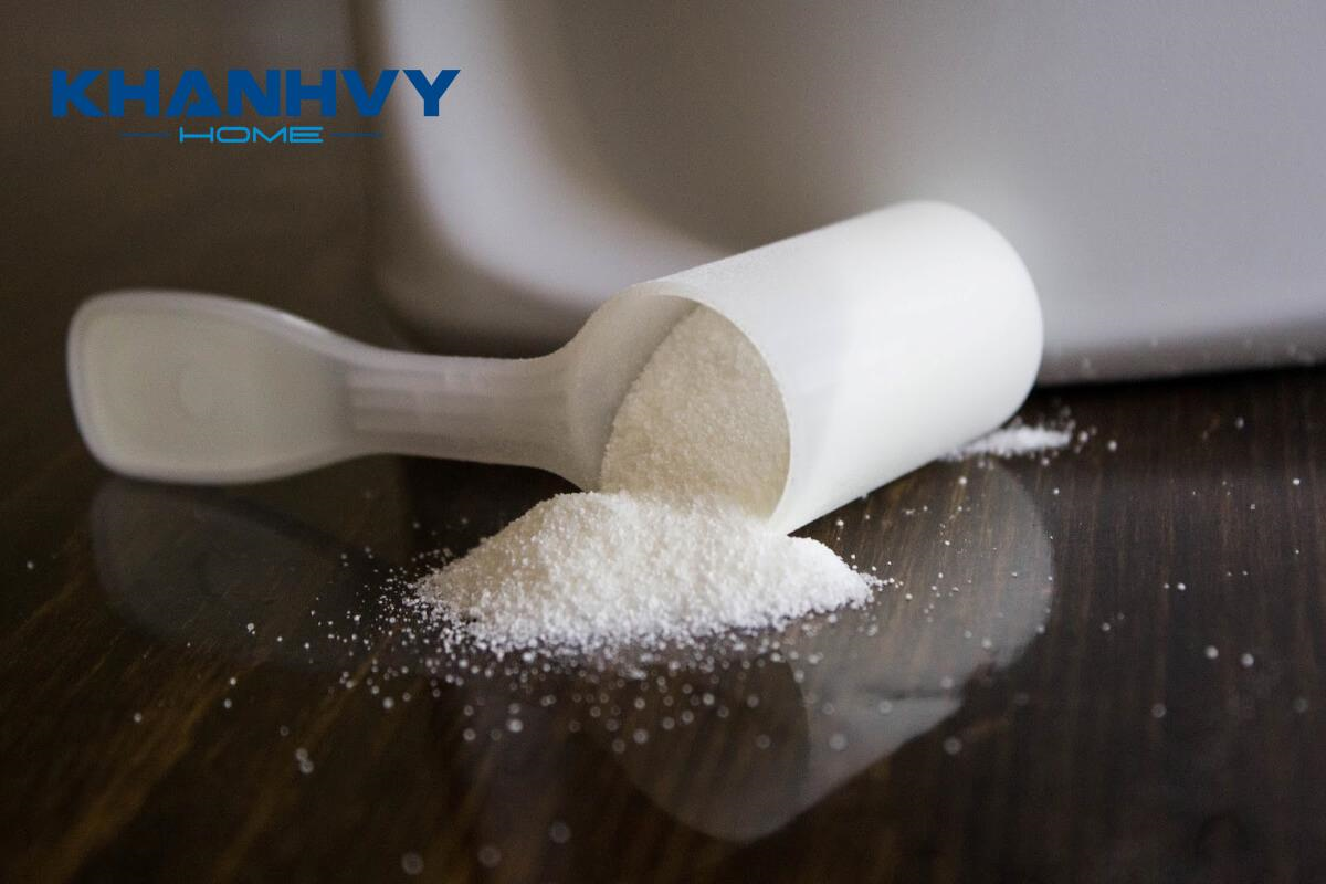 Nên thay muối chuyên dụng thường xuyên để tránh cặn khoáng