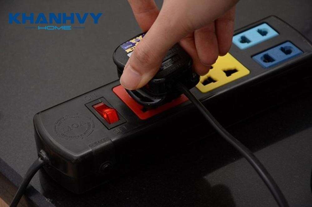 Nên thường xuyên kiểm tra xem ổ cắm bếp có bị lỏng không