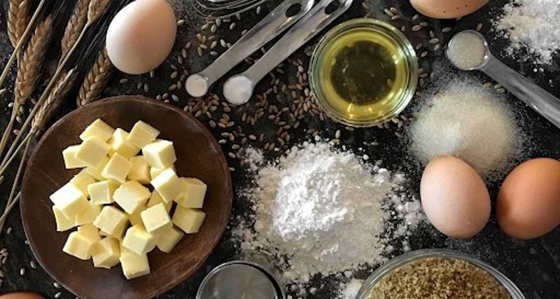 Sử dụng máy trộn bột để bột làm vỏ bánh mịn và dẻo hơn