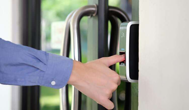 Khóa cửa điện tử là xu hướng tương lai với những tính năng vượt trội