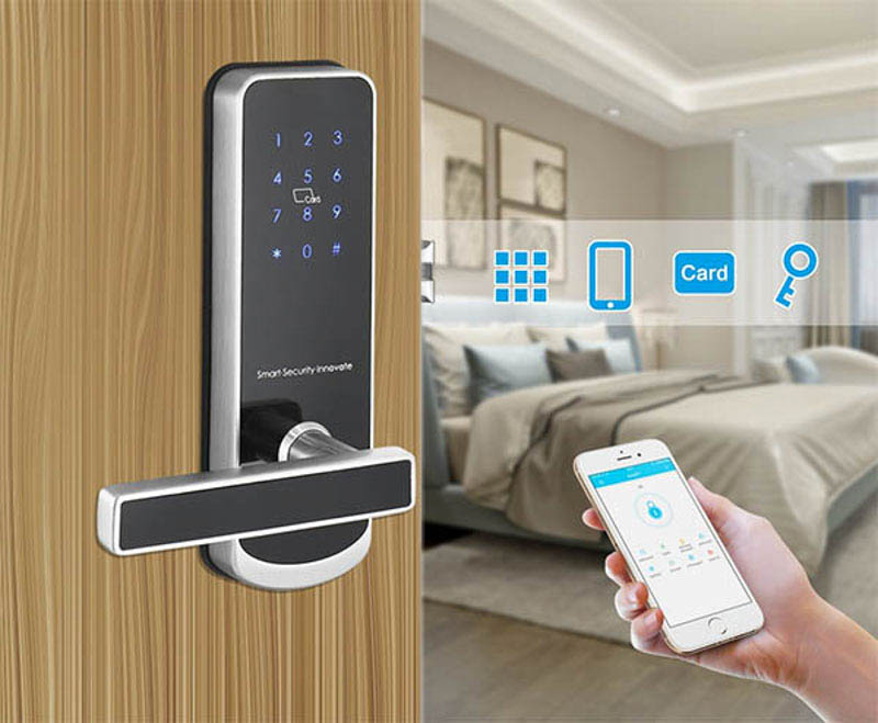 Khóa cửa vân tay thông minh sở hữu nhiều tính năng rất có ích cho người sử dụng: quản lý từ xa, bảo mật, chống sốc nhiệt,..