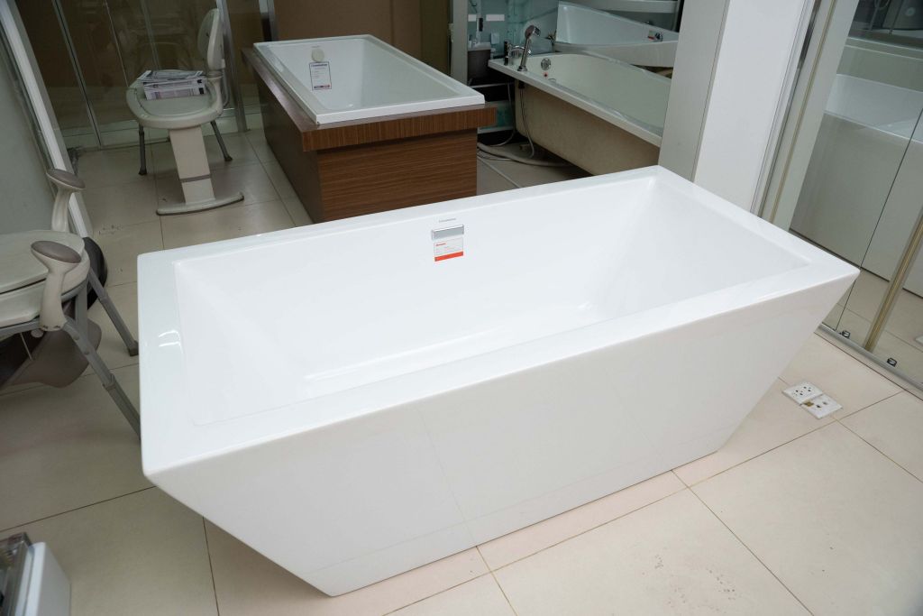 Bồn tắm Manhattan MO-6647B