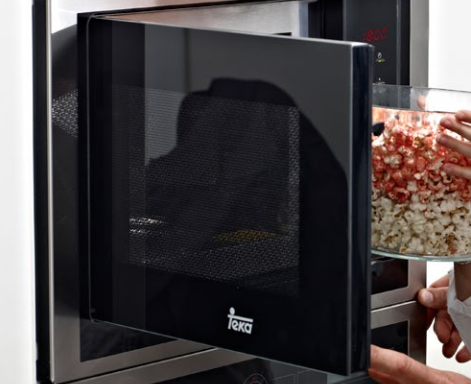 Lò vi sóng MWL 20 BI với cửa tủ tự động, đóng/mở nhẹ nhàng