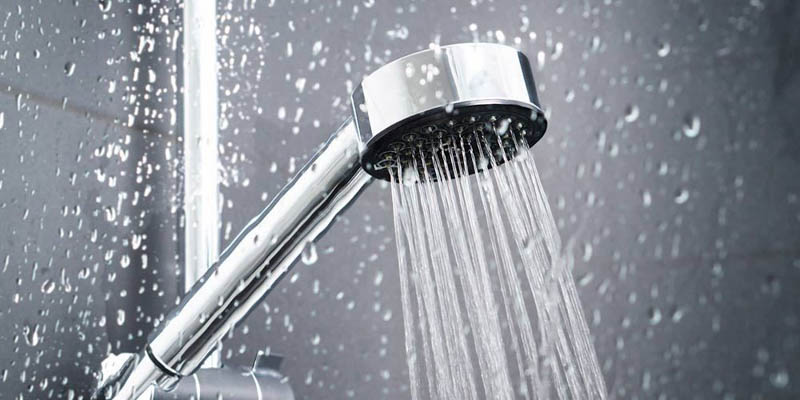 Bạn có thể dựa vào tình trạng sức khoẻ của mình để điều chỉnh chế độ tắm nước nóng hay nước lạnh tốt hơn cho bản thân