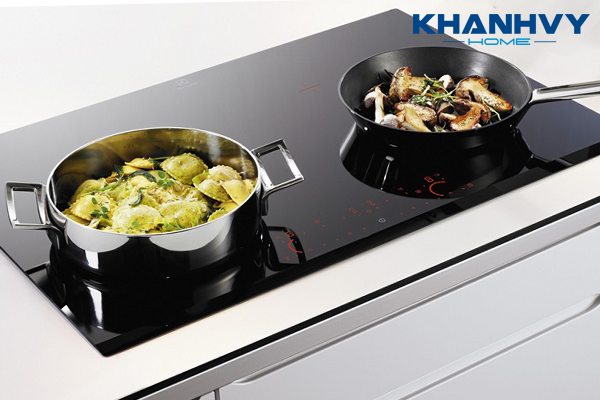 Va đập mạnh khiến bếp từ bị vỡ