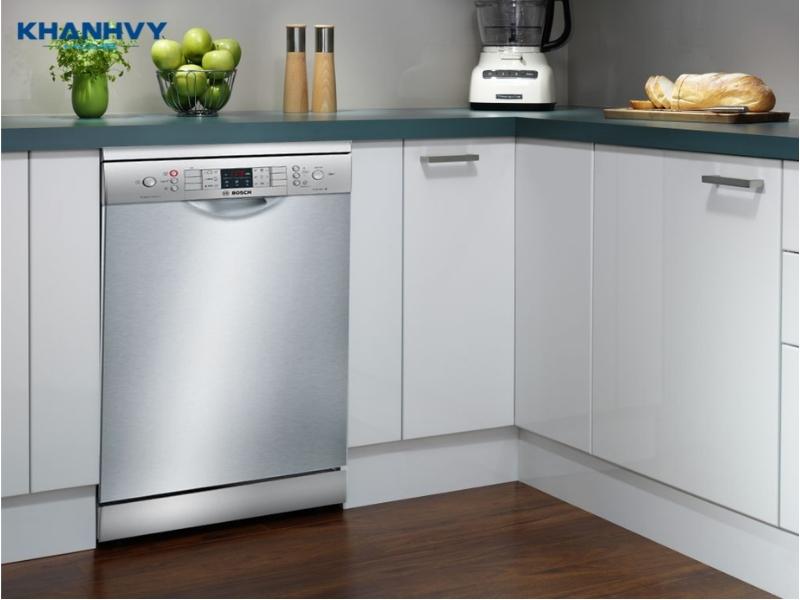So sánh điểm giống và khác nhau giữa hai loại máy rửa chén độc lập và âm tủ