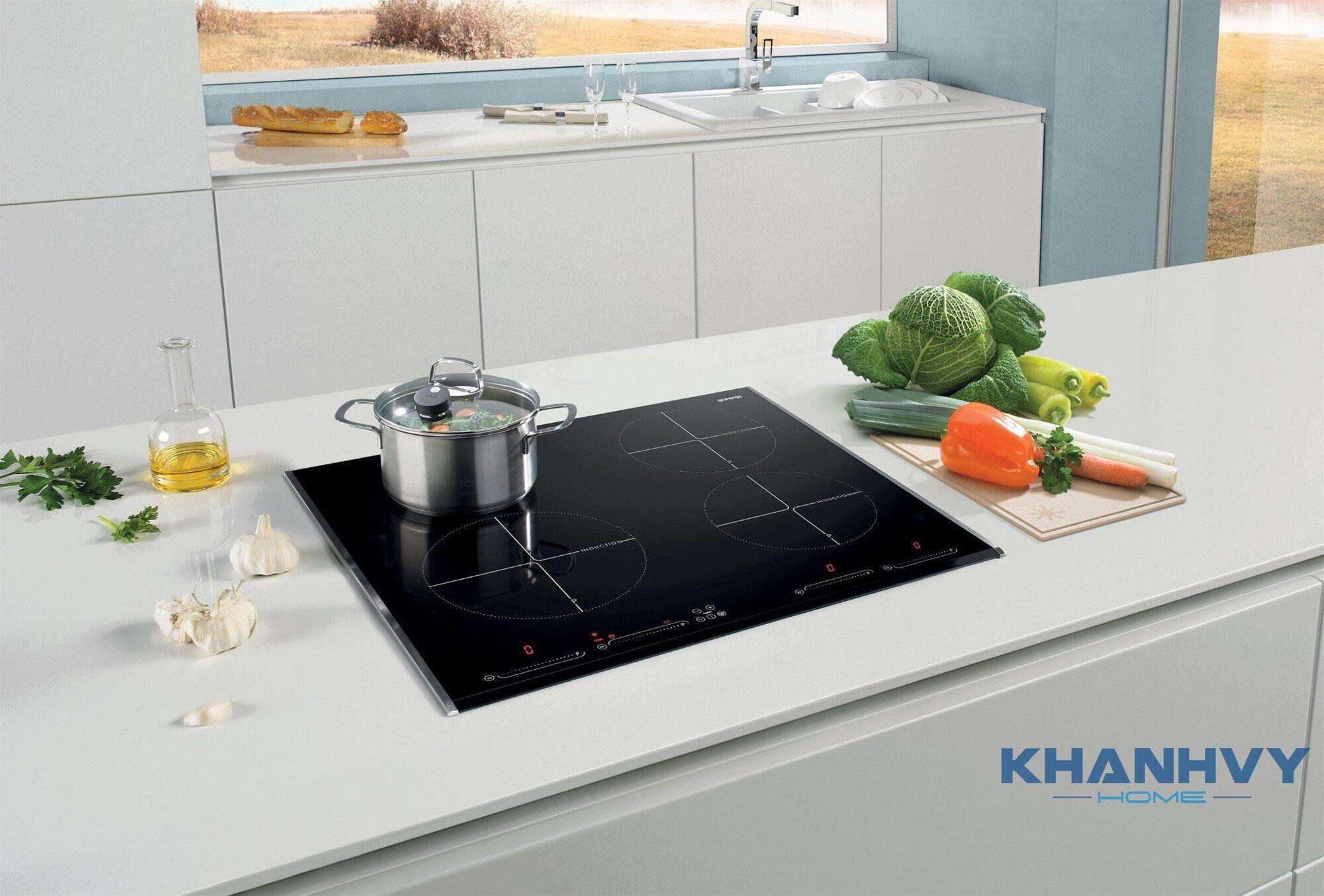 Bếp từ được thiết kế sang trọng, hiện đại