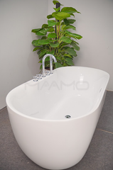 Bồn tắm Maamo MA-2424SV ovan thành mỏng gắn sen vòi
