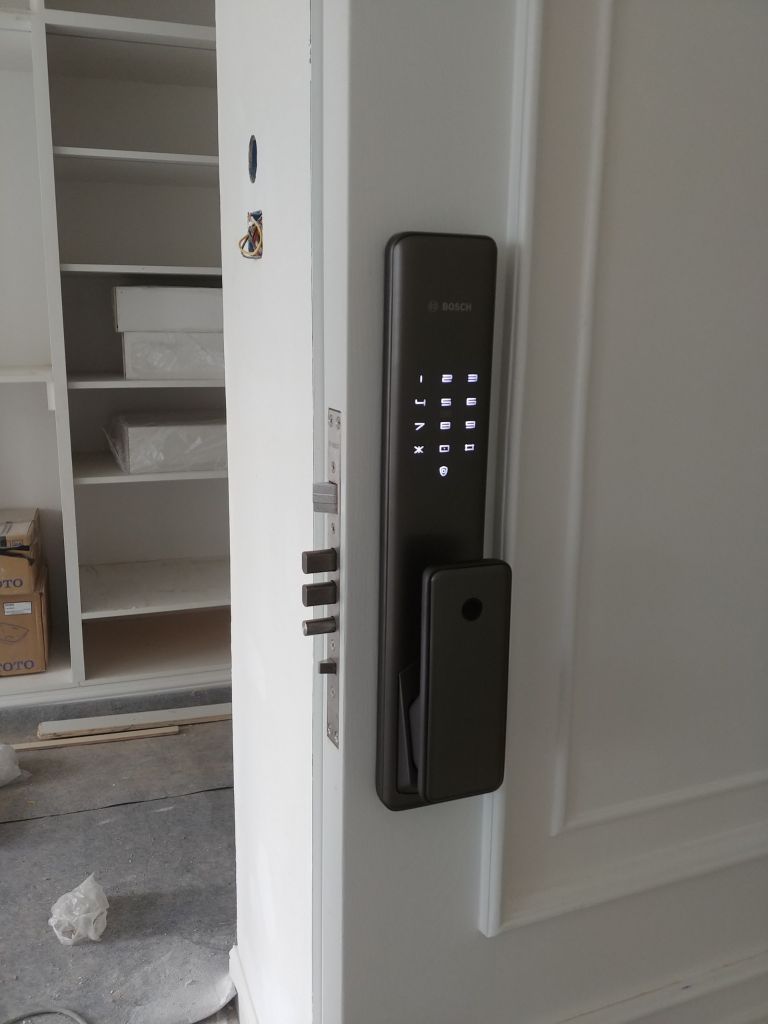 Khóa điện tử Bosch FU750 EU Gray