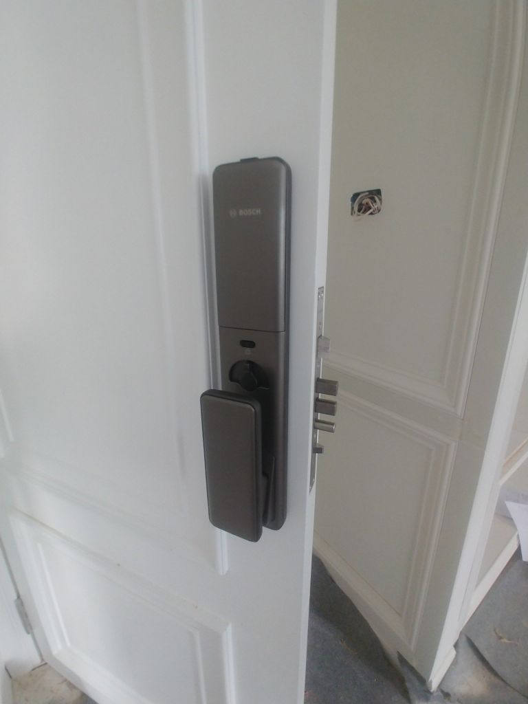 Khóa điện tử Bosch FU750 EU Gray