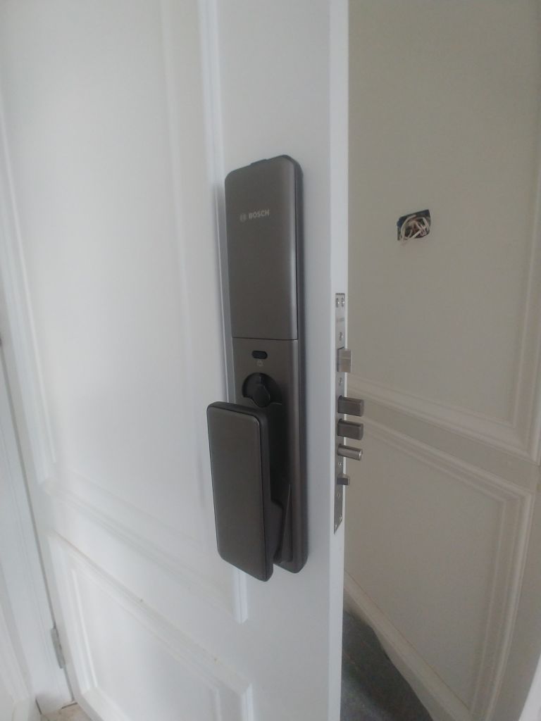 Khóa điện tử Bosch FU750 EU Gray