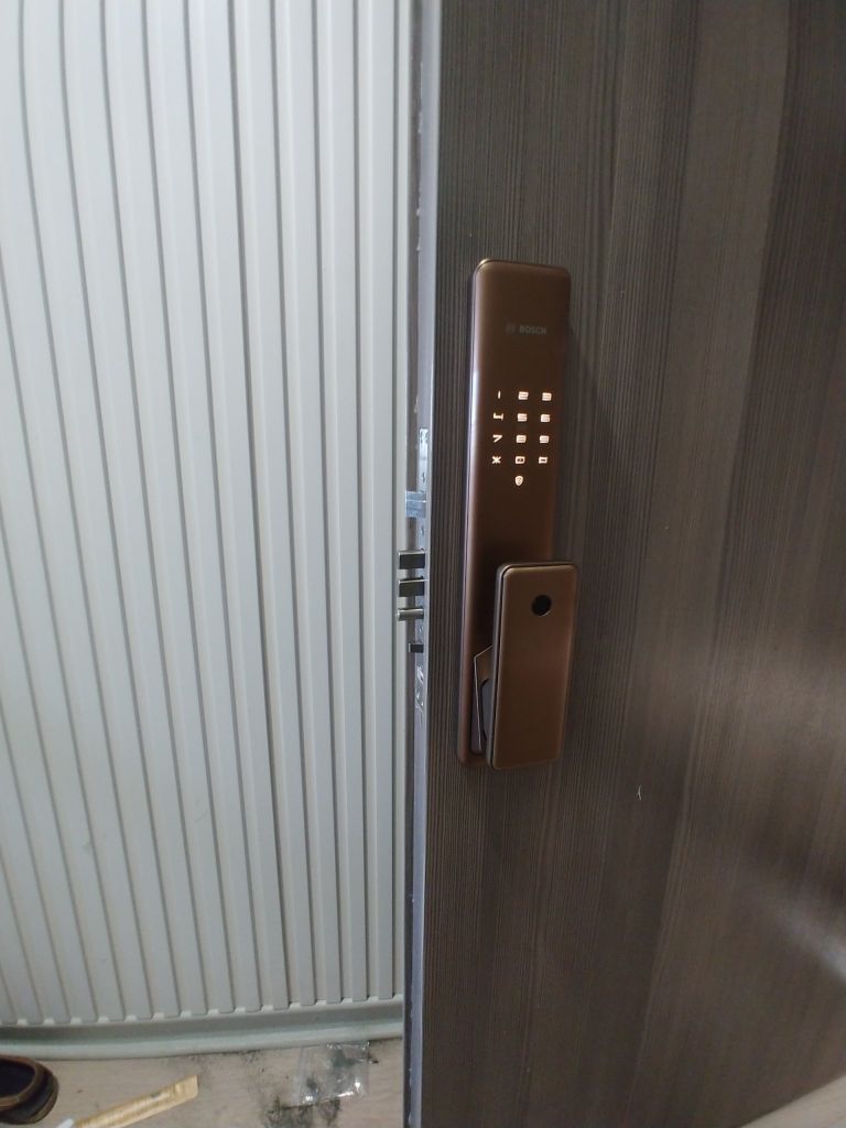 Khóa điện tử Bosch FU750 EU Amber Gold