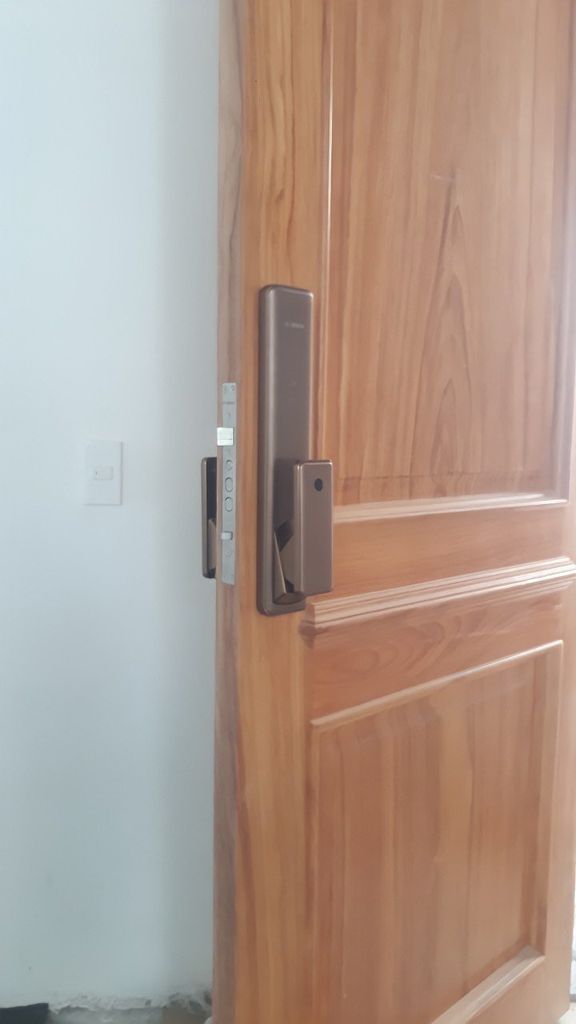 Khóa điện tử Bosch FU750 EU Amber Gold