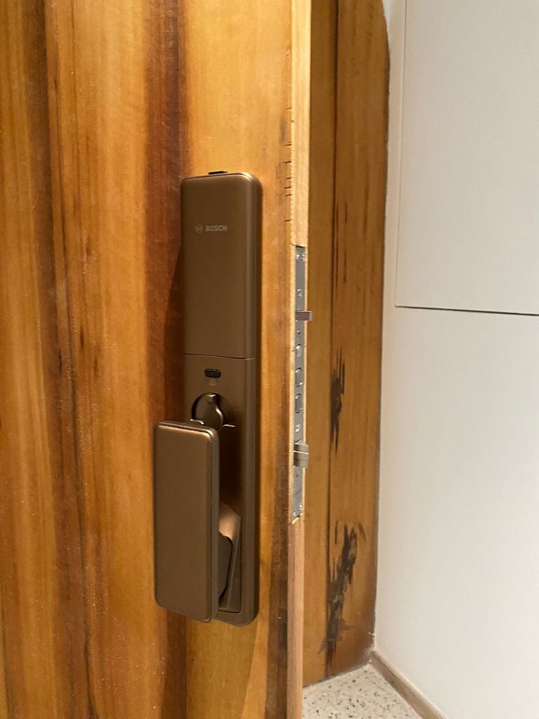 Khóa điện tử Bosch FU750 EU Amber Gold
