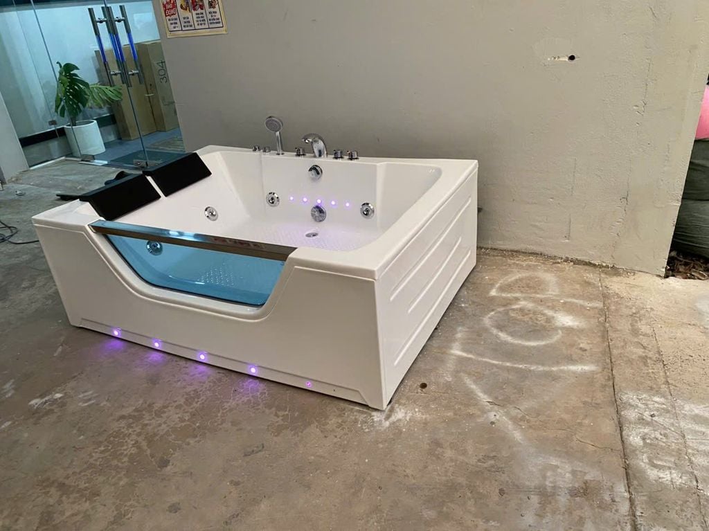 Bồn tắm Maamo MA-2251MV kính gắn massage và sen vòi, kèm gối
