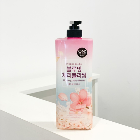  Sữa Tắm Hương Nước Hoa On The Body Daily Moisture Perfume Body Wash 