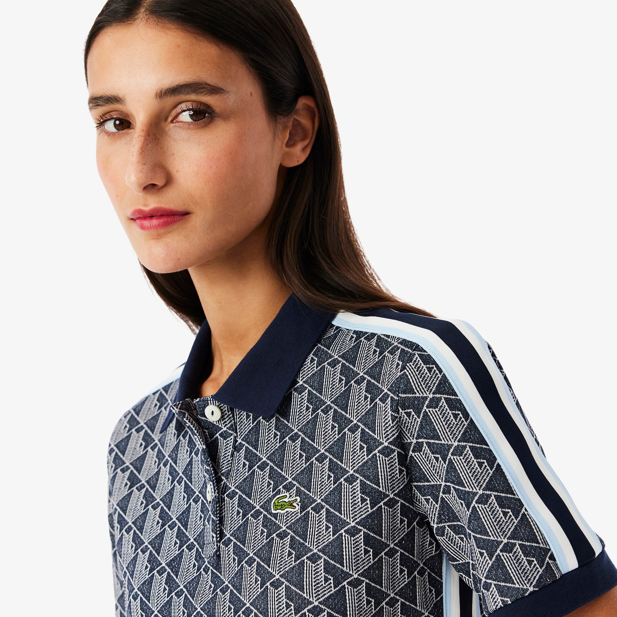 Áo Polo Lacoste Nữ Ôm Dáng Họa Tiết Monogram Chất Vải Jacquard