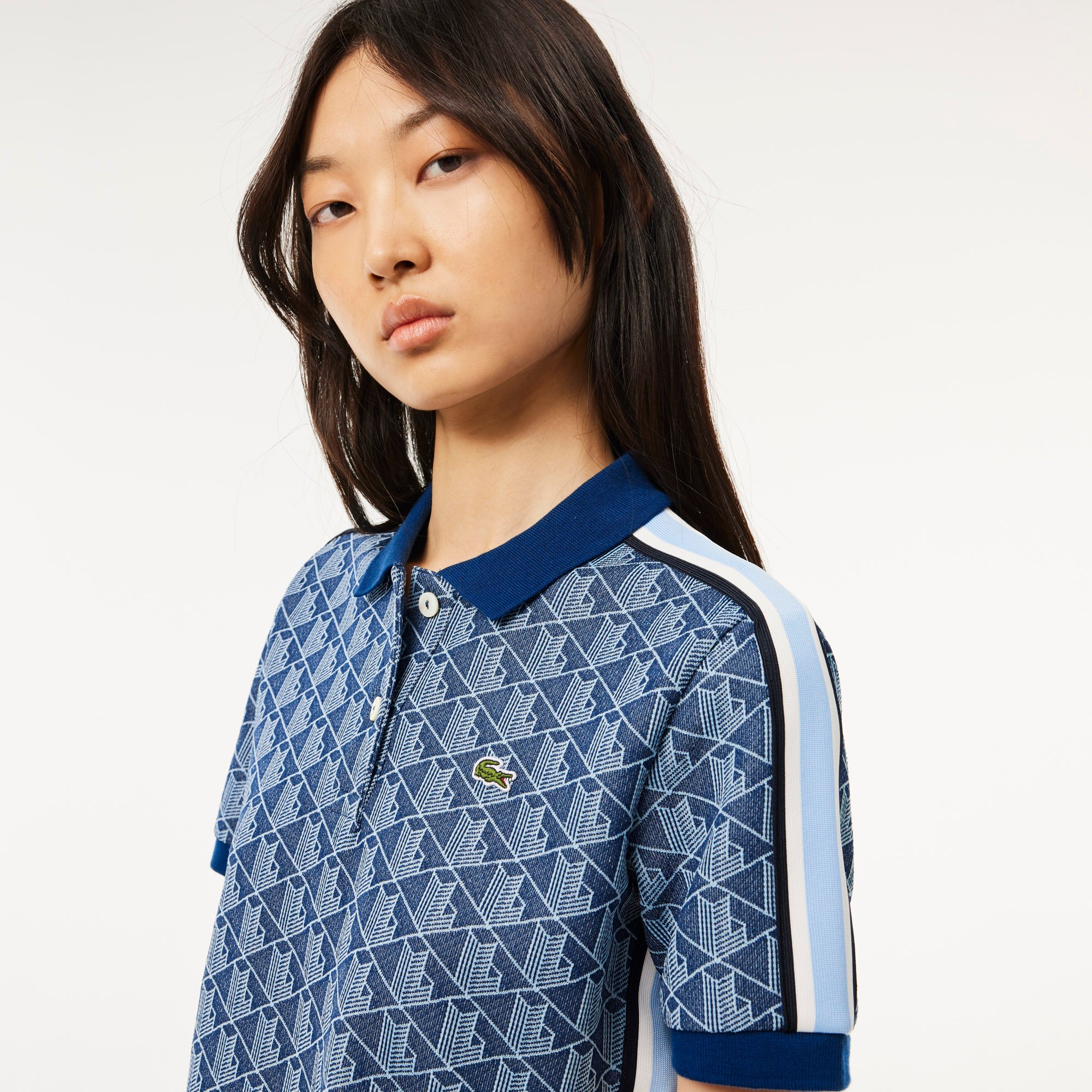 Áo Polo Lacoste Nữ Ôm Dáng Họa Tiết Monogram Chất Vải Jacquard
