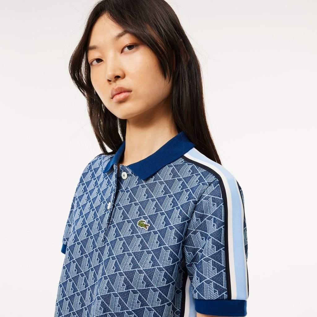 Áo Polo Lacoste Nữ Ôm Dáng Họa Tiết Monogram Chất Vải Jacquard